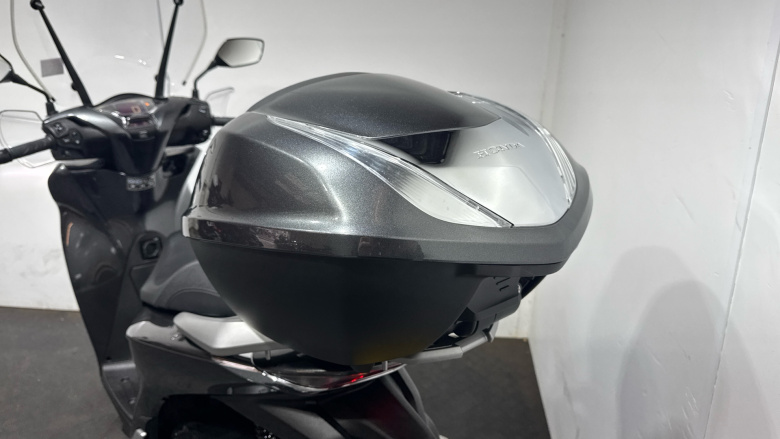 (23MY) Honda SH125i with Top Box